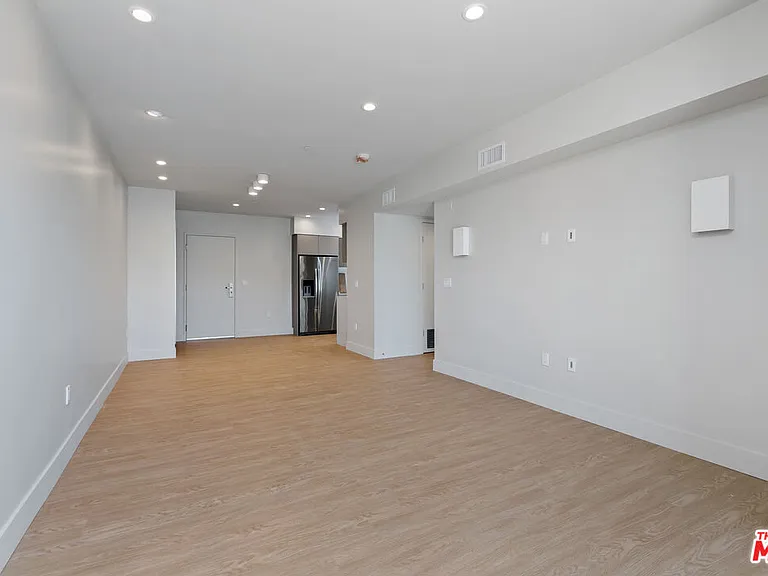 11837 Mayfield Ave #404 — Photo 6