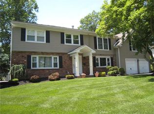 14 Tall Oaks Dr, East Brunswick, NJ 08816