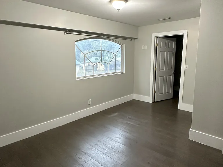 1110 Grand Ave NW — Photo 12