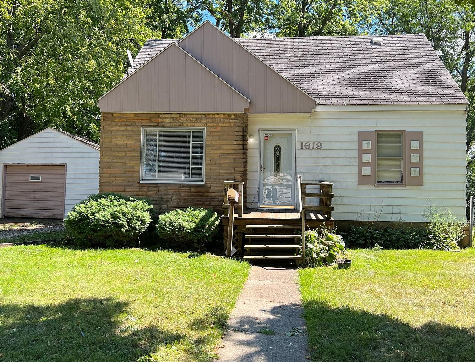 1619 Mulberry Ln, Flint, MI 48507 | Zillow