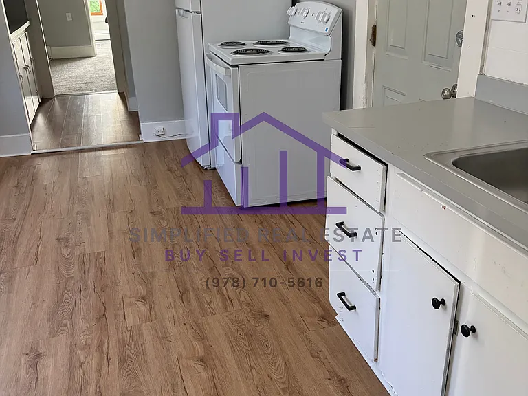 457 Main St #8 — Photo 4