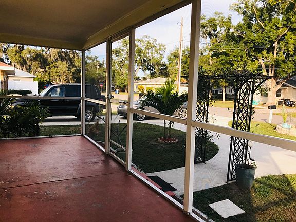 Enjoy awesome screened front porch!
