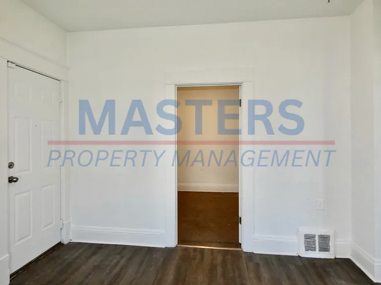 420 Everett St — Photo 4