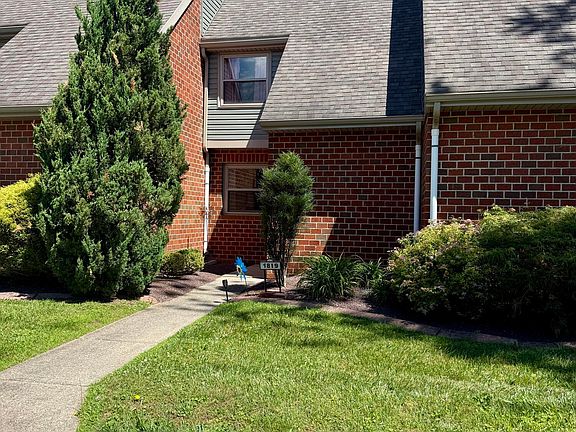 2nd image of 1819 Lincoln Dr