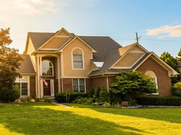 6794 Woodcrest Dr, Troy, MI 48098