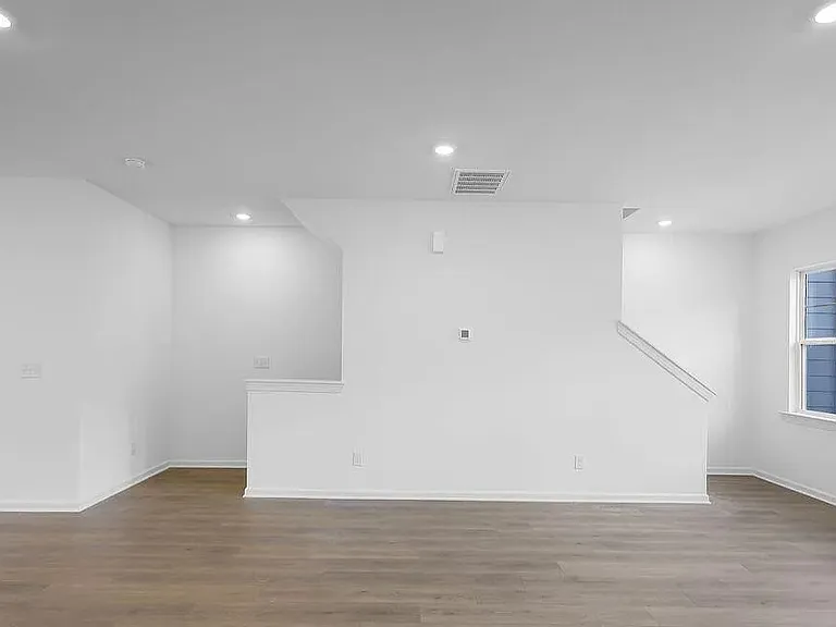 430 Rowe Way — Photo 8