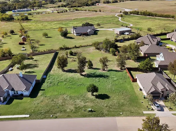 424 S 2nd St, Krum, TX 76249