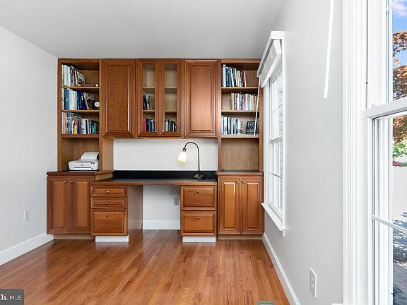 5th image of 6110 New Pembrook Ln
