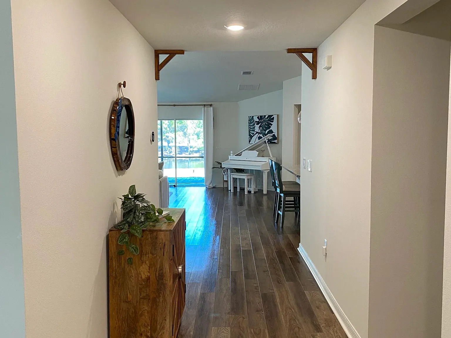 4 bed, 2.0 bath, 1987 sqft, $2,450 — Photo 4