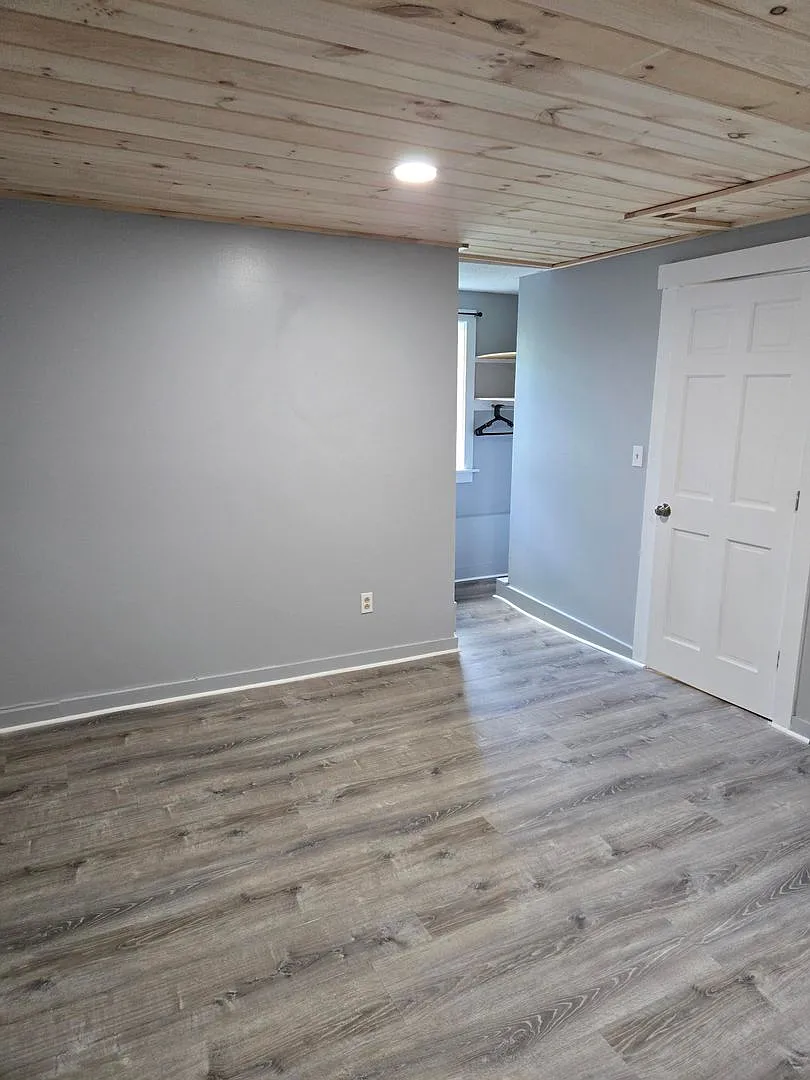 11 Lincoln St (4 Units) — Photo 4
