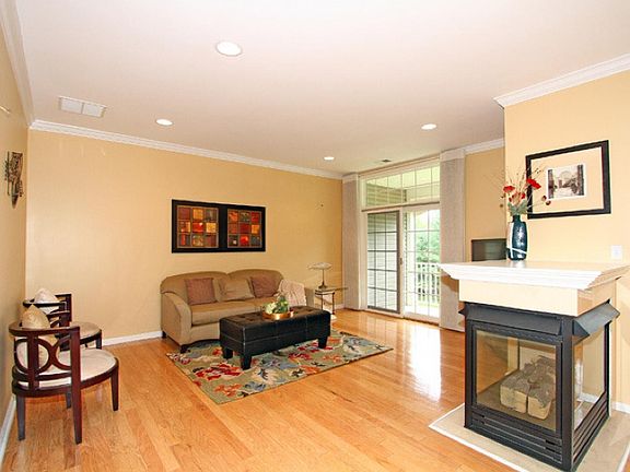 4th image of 309 Regal Blvd #114