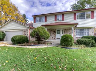 111 Longford Dr, Rochester Hills, MI 48309
