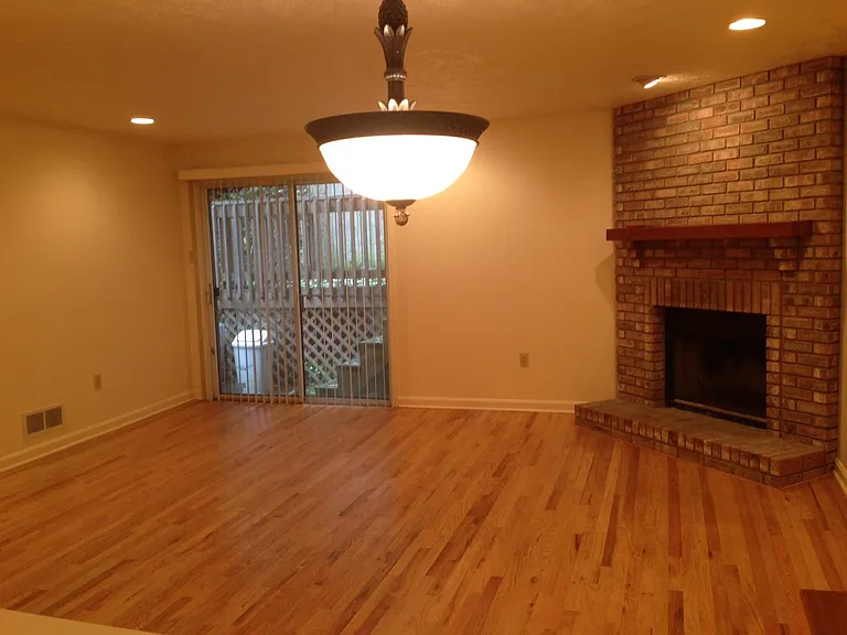 381 Woodruff St — Photo 3