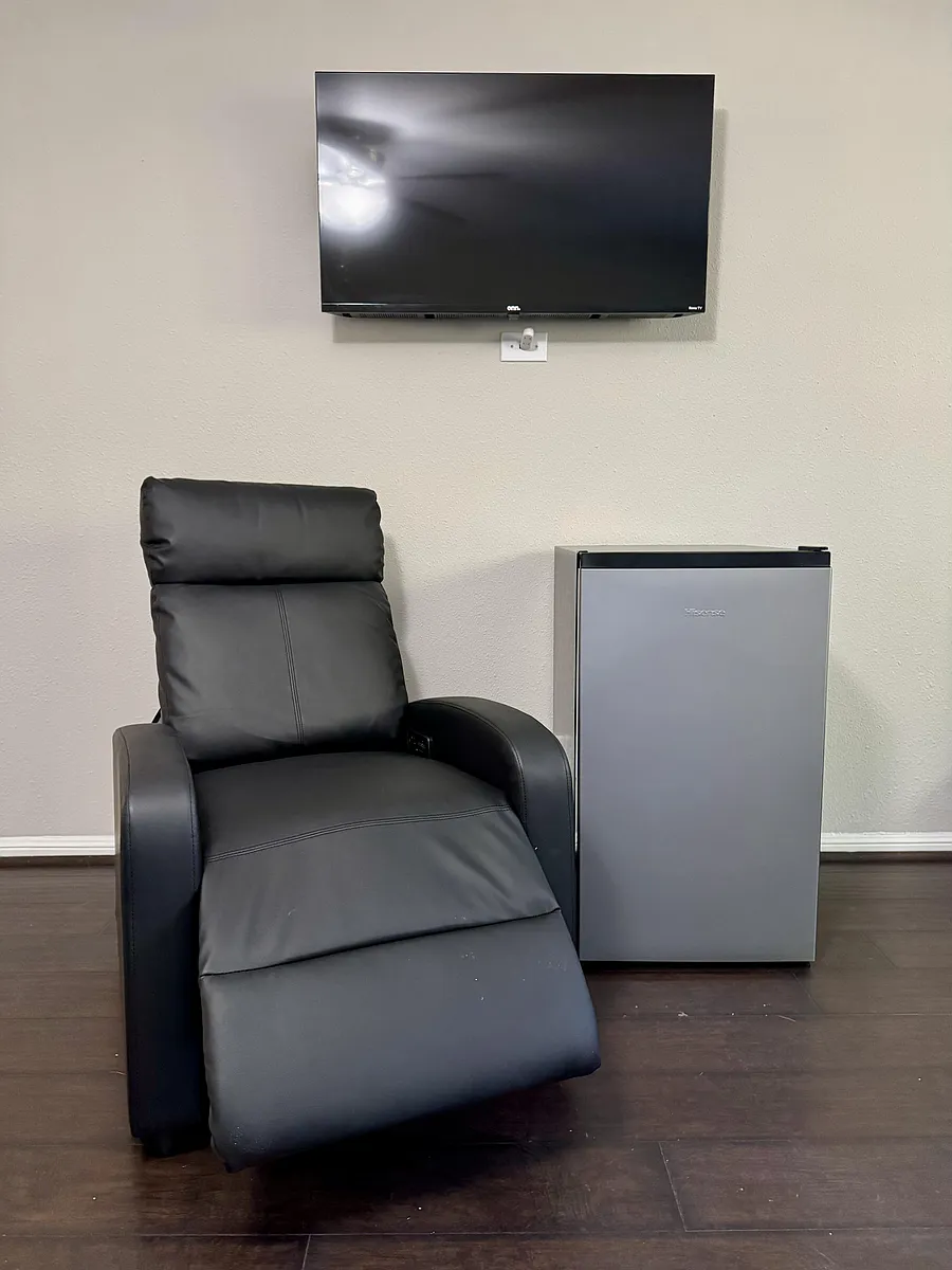 All rooms include a comfy recliner, mini-fridge, and a 40" wall mounted LCD smart TV - Hamlin Valley Dr