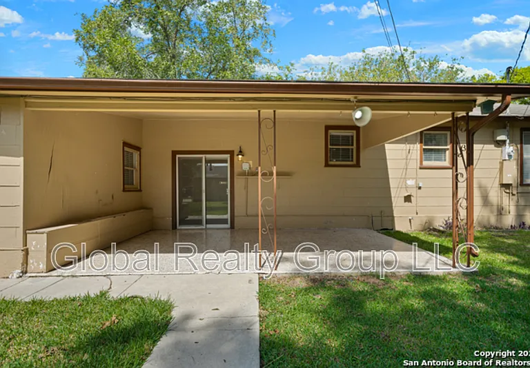 400 Mitchell Ave — Photo 2