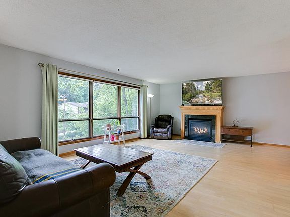 3rd image of 2097 Highwood Ave