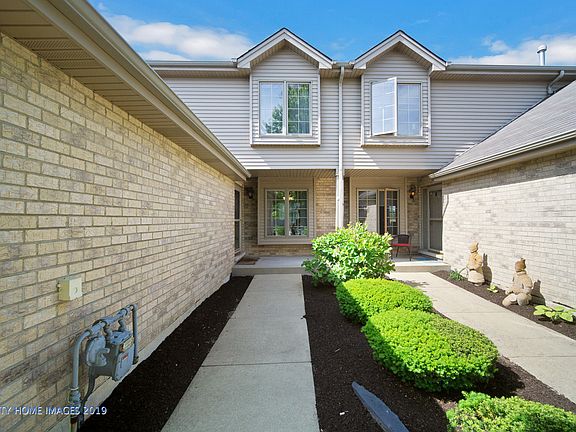 3rd image of 9060 Newcastle Ct