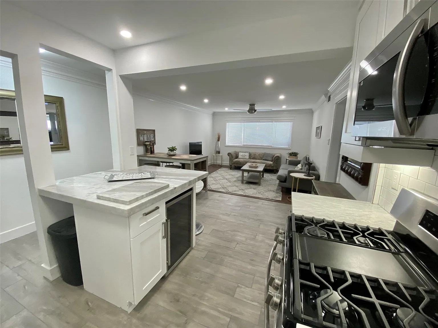 2 bed, 1.0 bath, 1000 sqft, $1,850 — Photo 2