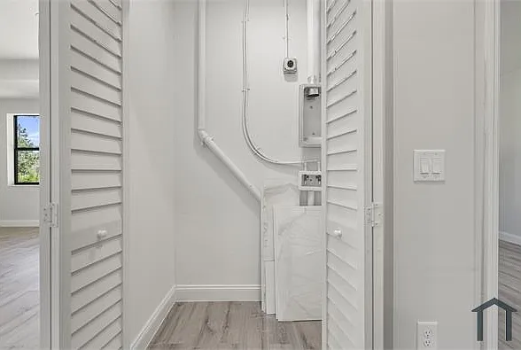 934 Binkley St E — Photo 11
