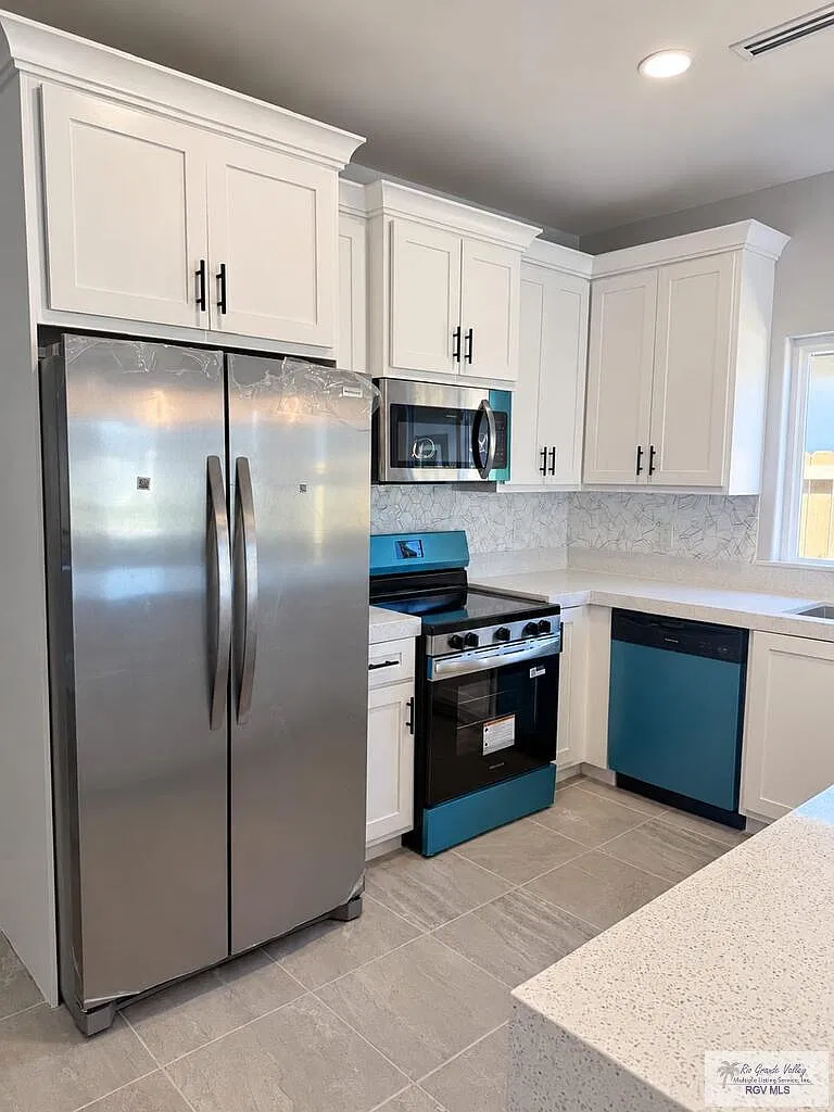 3 bed, 2.0 bath, 1285 sqft, $2,100 — Photo 4