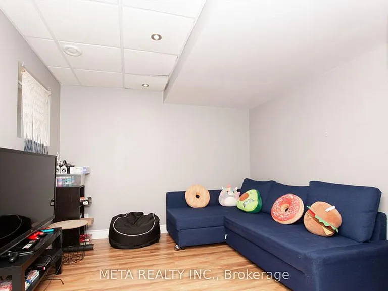 2109 Dunmore Ave — Photo 16