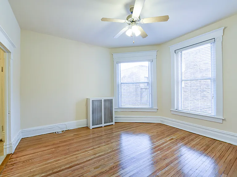 Dupont Apartments — Photo 18