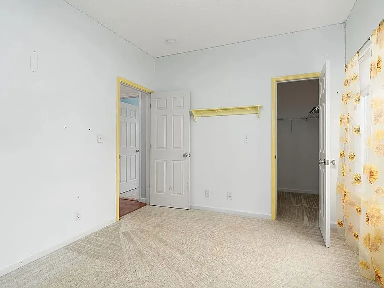 4570 Matthew St — Photo 15