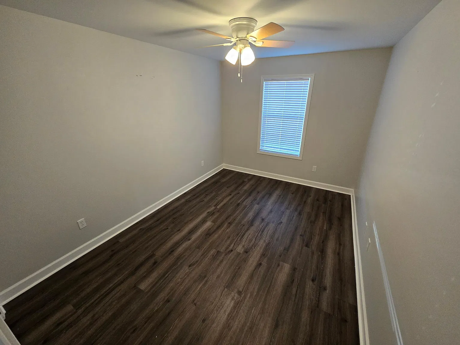 3 bed, 1200 sqft, $1,100 — Photo 4
