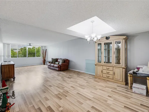 6698 10th Ave N APT 218, Lake Worth, FL 33467