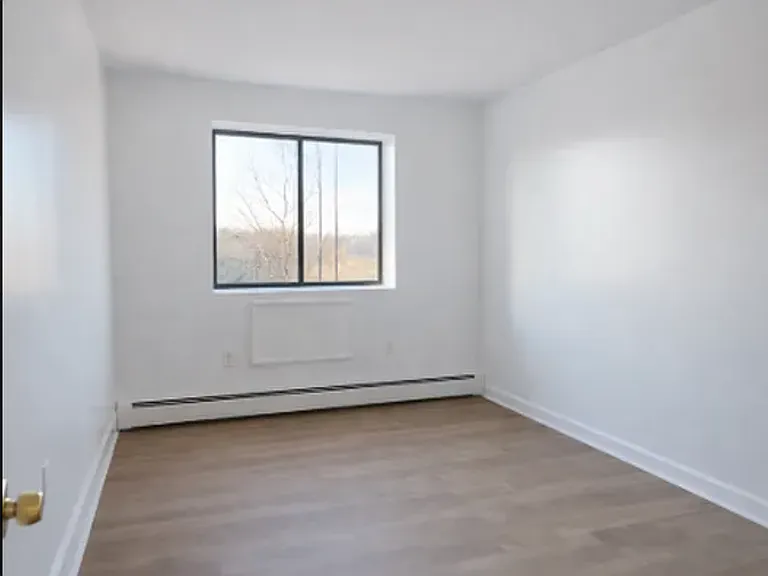 56-07 Clover Pl #2R — Photo 6