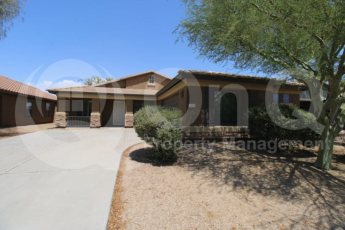 3 bed, 2.0 bath, 2080 sqft, $2,199 — Photo 2