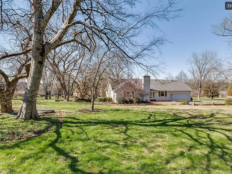 100 Bluegrass Cv — Photo 30