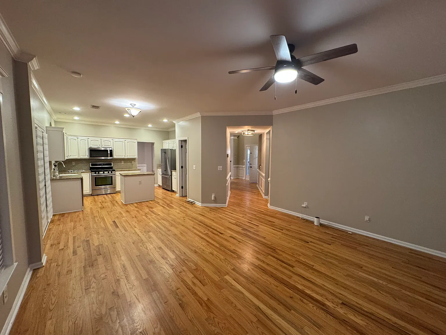 4 bed, 2.5 bath, 2322 sqft, $3,200 — Photo 2