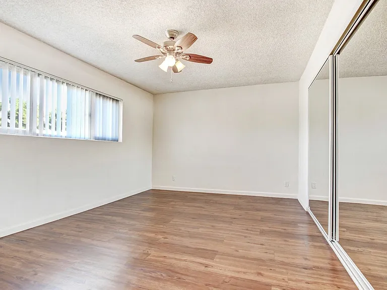 Woodman Apartments — Photo 56