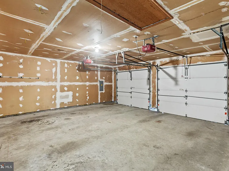 2324 Kent Ct — Photo 17