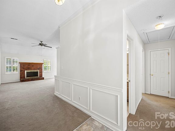 3rd image of 4175 Medford Dr NW