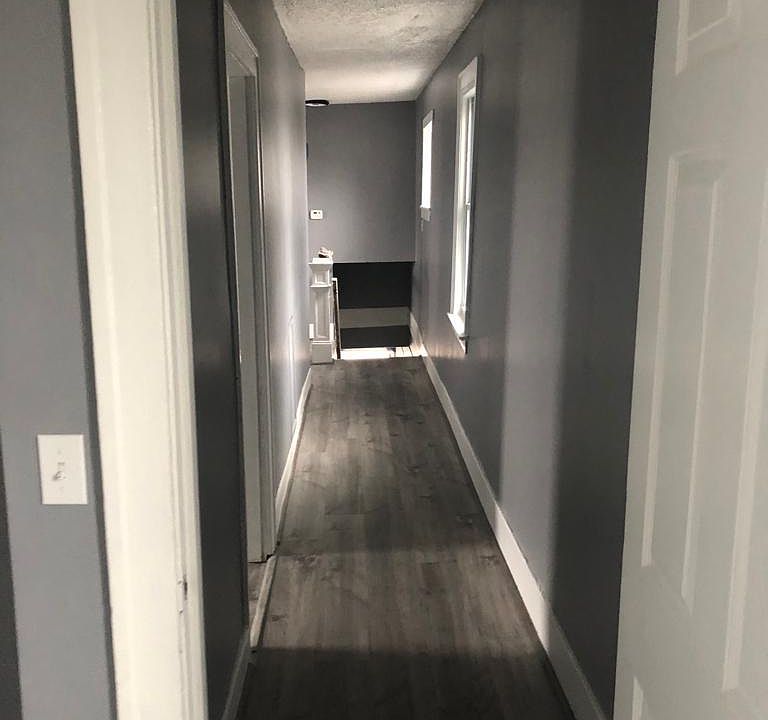 1st image of 2461 Oakwood Blvd #1