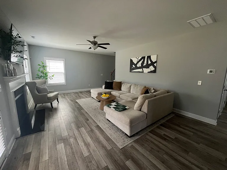 152 Hanover Ct — Photo 8