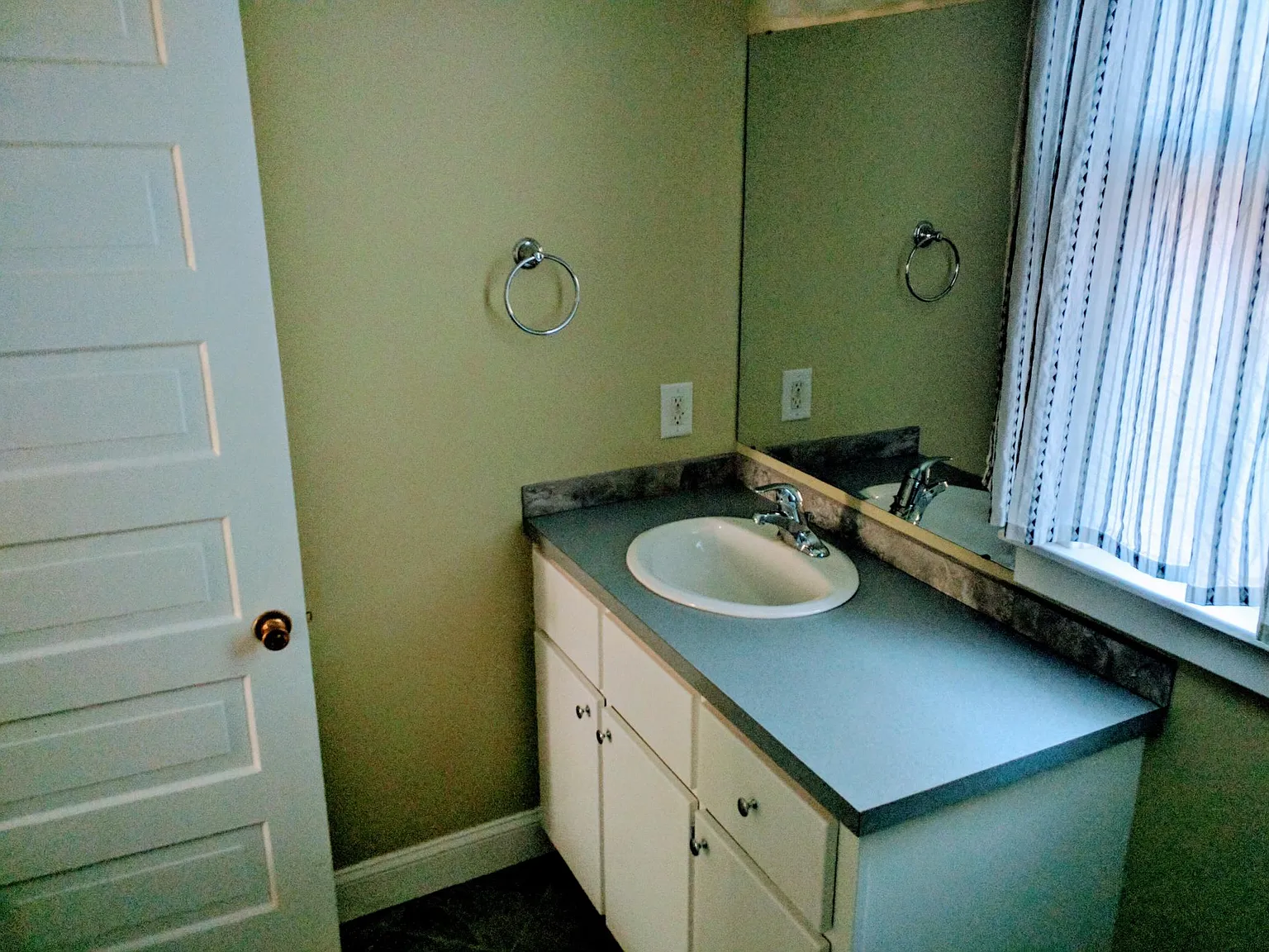 6 bed, 1809 sqft, $2,350 — Photo 4