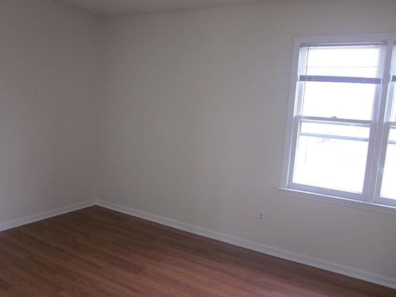 5th image of 3740 Camelot Dr #D