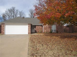 2225 Green Meadows Cir, McAlester, OK 74501