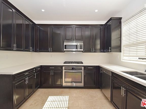 2nd image of 2505 Montrose Ave APT 102