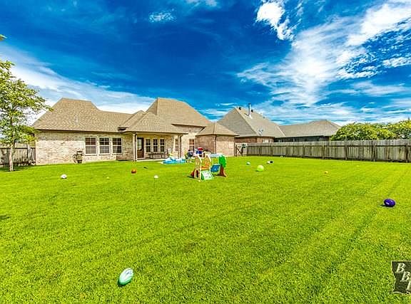 4th image of 293 Port Royal Way