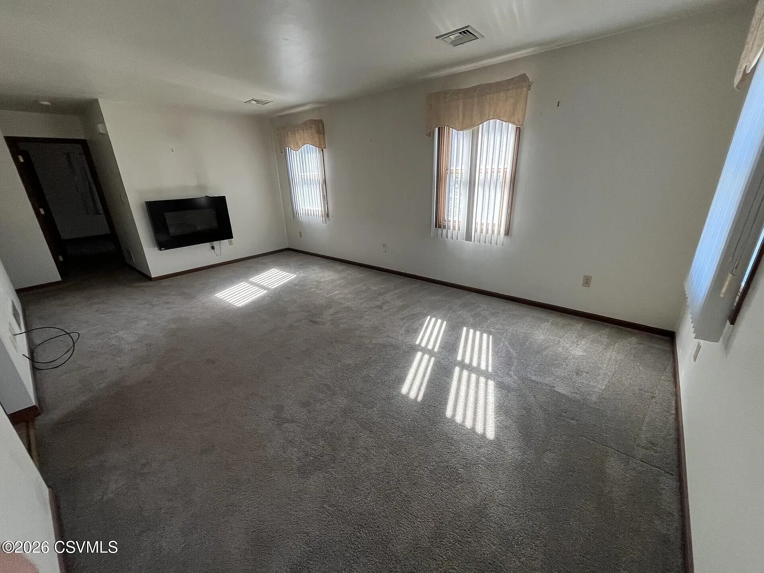 2 bed, 1017 sqft, $1,800 — Photo 2