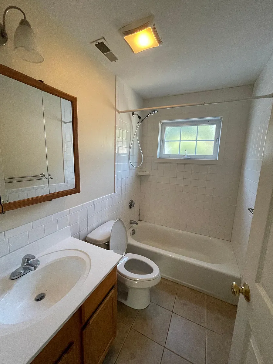 Building Photo - 11 N Harbor St #A