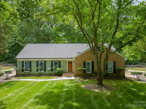 2nd image of 4042 Bridgewood Ln