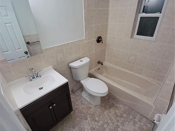 3rd image of 2783 Hone Ave