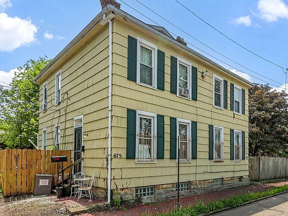 3rd image of 673 E Sycamore St
