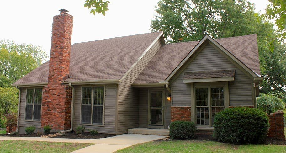 Newer roof and vinyl siding 