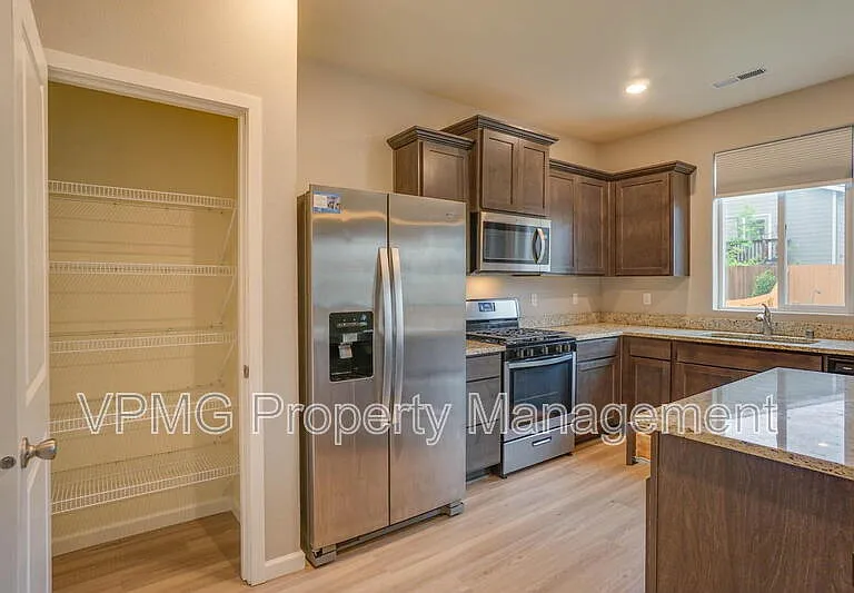 1423 W 16th Ave — Photo 7